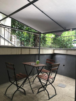 Kert kapcsolatos lakás privát parkolóval